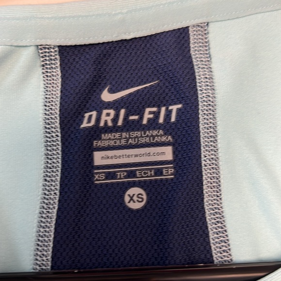 Nike top - Picture 7 of 7